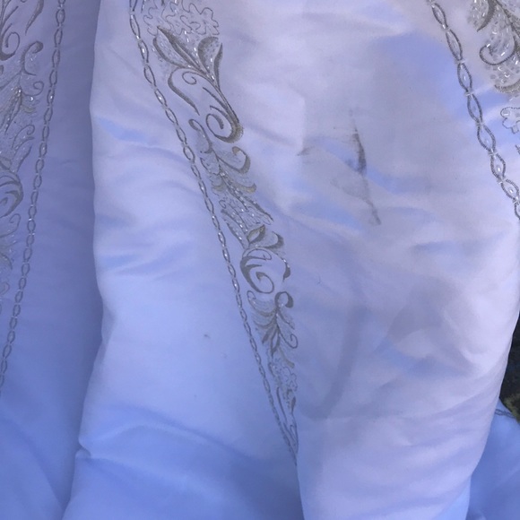 2 Be Wedding Dress - Picture 9 of 9